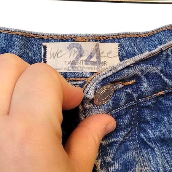 Free People Women's Medium Wash Button Fly Distressed Straight Leg Jeans Size 24 - Picture 3 of 7